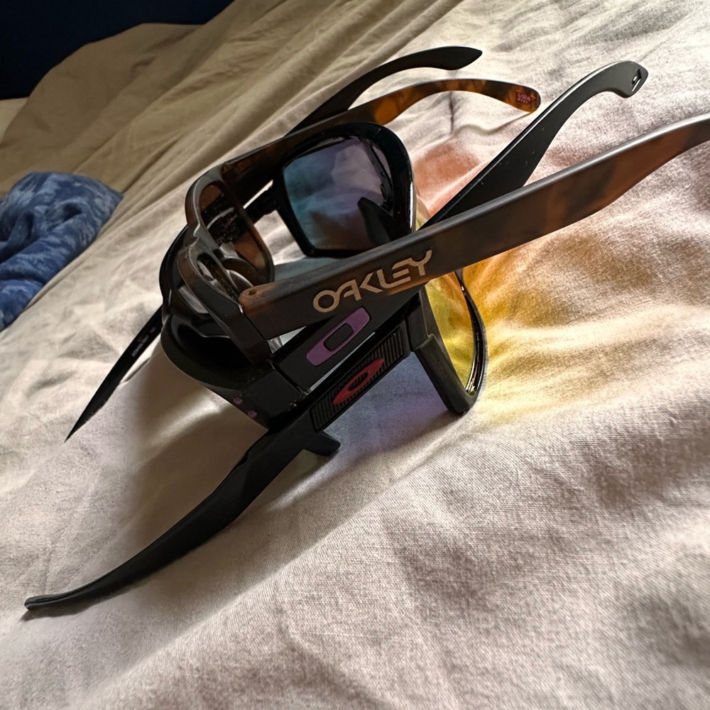 Oakleys - Picture 3 of 7